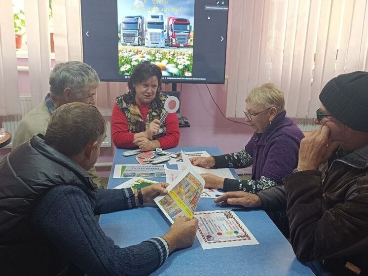 Под Каховкой в сельском клубе провели круглый стол «Удачи на любых дорогах»