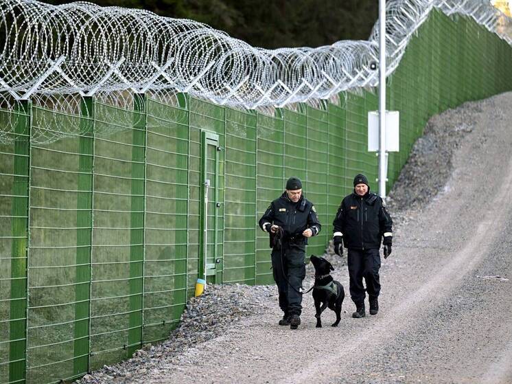 Забор на границе Финляндии стал достопримечательностью