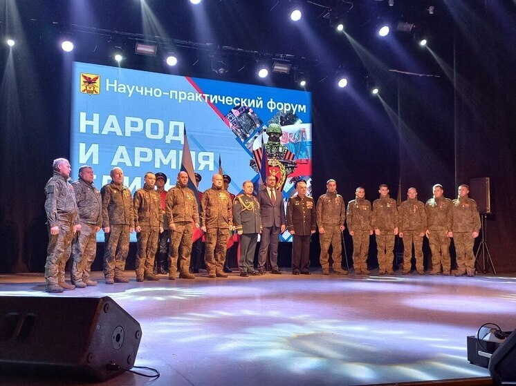 Глава Забайкалья вручил госнаграды на открытии форума «Народ и армия едины»