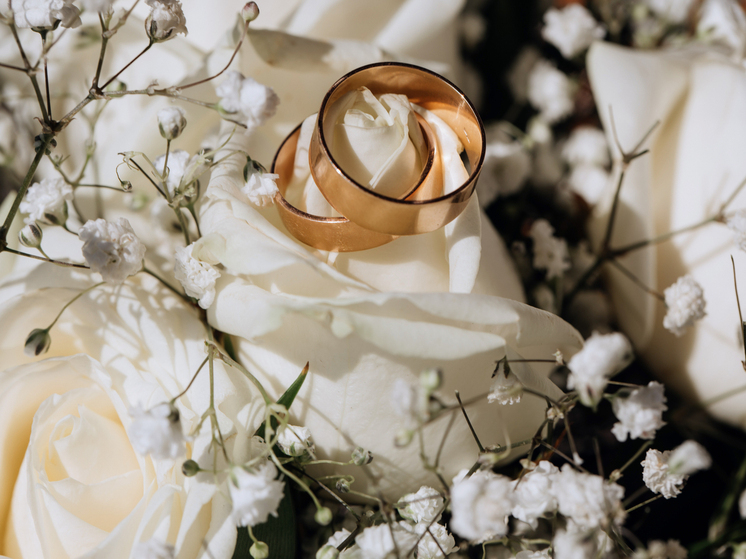 Более 100 пар связали себя узами брака в «красивую» дату в Красноярском крае