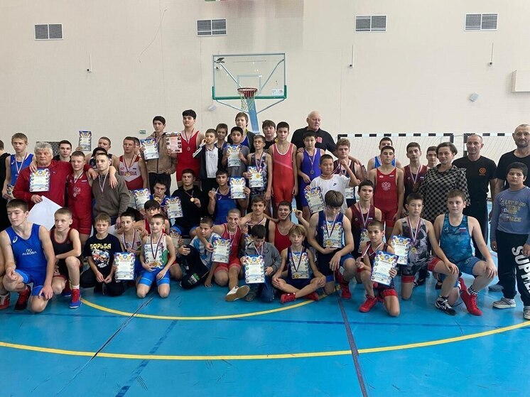 В Малоярославецком округе приняли сотню борцов