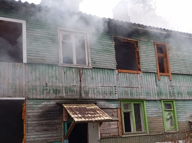 В Суоярви загорелся старый заброшенный дом