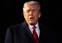 Решение президента США Трампа платить американским военным на фоне шатдауна создает опасный прецедент, предупреждают эксперты