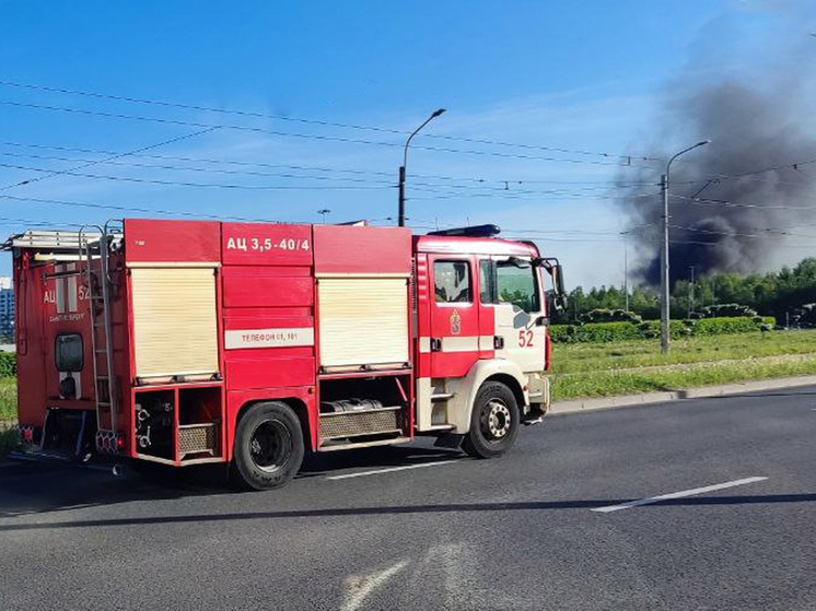 В Окуловском округе сгорела баня и уцелел стоявший рядом дом