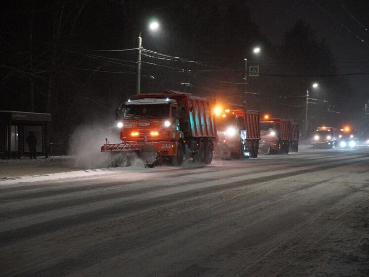 В Челябинске готовят технику к первому снегопаду