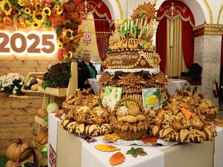 Хлебокомбинат Анапы приготовил каравай в честь Дня урожая