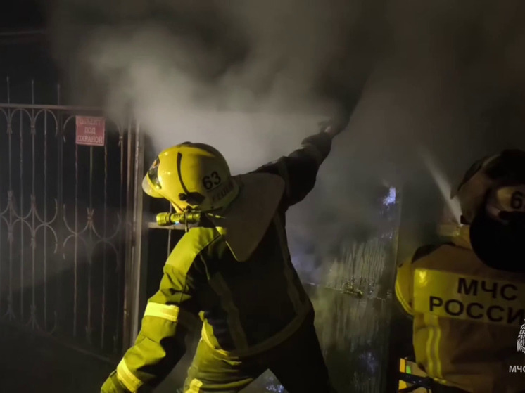 В Северодонецке пожарные оперативно локализовали возгорание торгового контейнера в жилой зоне