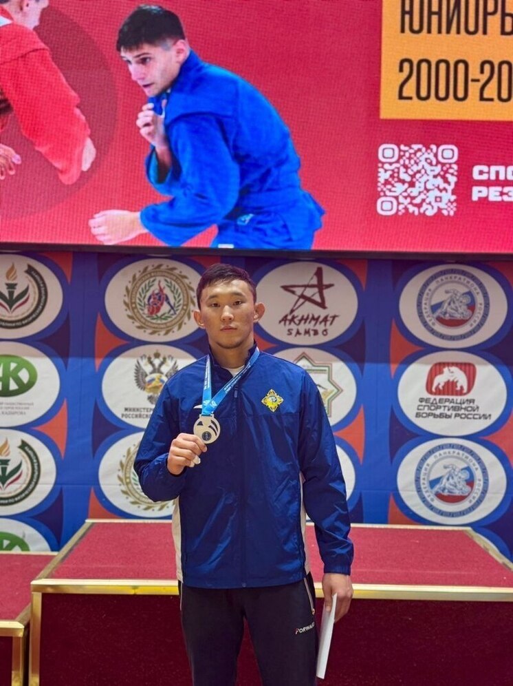 Студент из Калмыкии стал лучшим самбистом