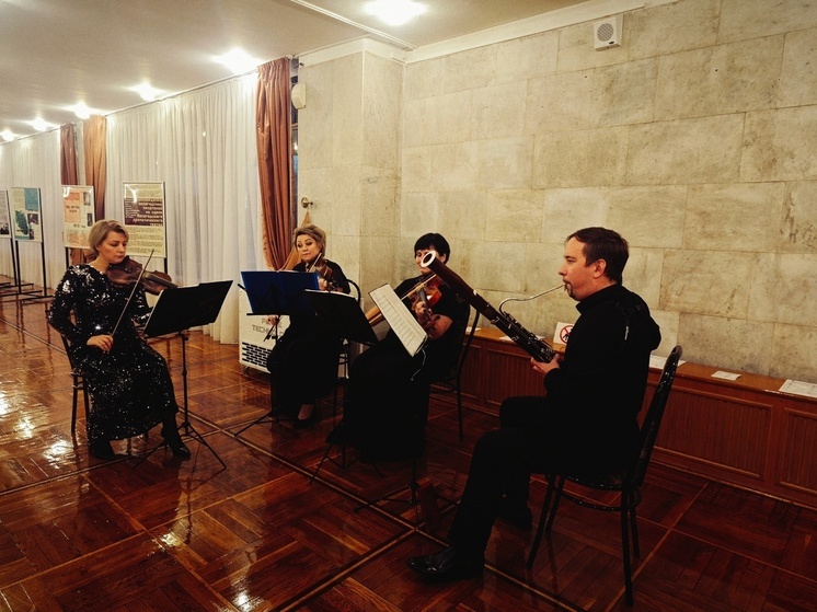 Камерный оркестр играет в старинных усадьбах Вологодчины
