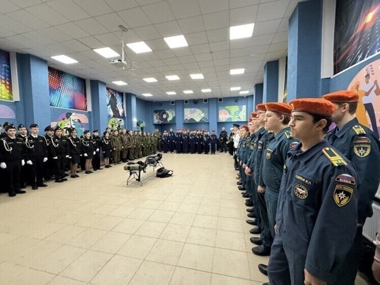 Сотрудники МЧС провели практический урок для кадетов во Всеволожском районе