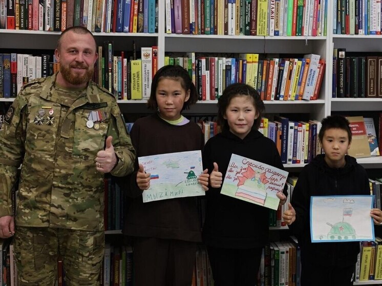 В Новом Уренгое юные ямальцы пообщались с участником спецоперации