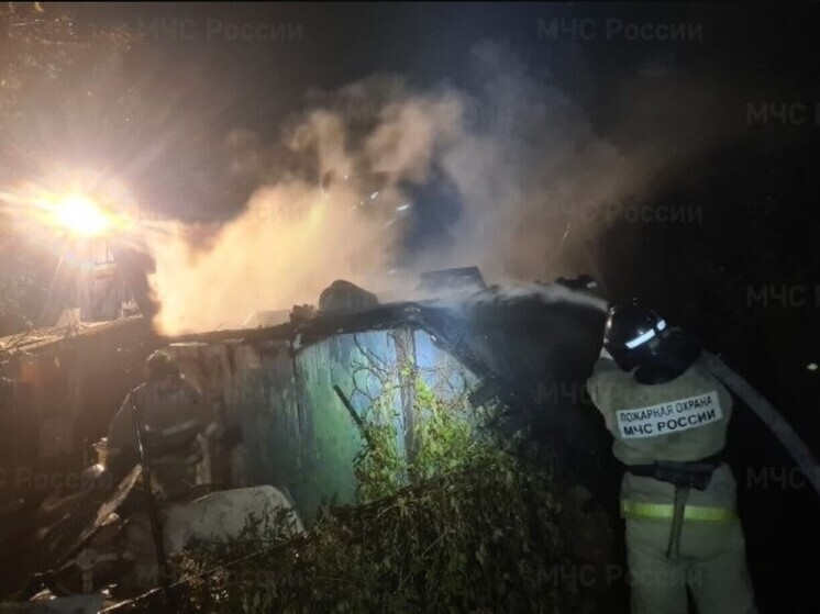 В Орловской области пожарные спасли от огня жилой дом