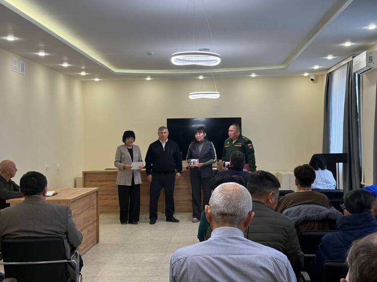 В Приютненском районе почтили память героев, погибших в ходе специальной военной операции