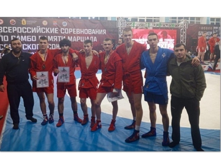 Костромские спортсмены привезли с ярославского турнира по самбо серебро и бронзу