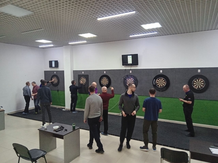 Онкологи сыграли в дартс