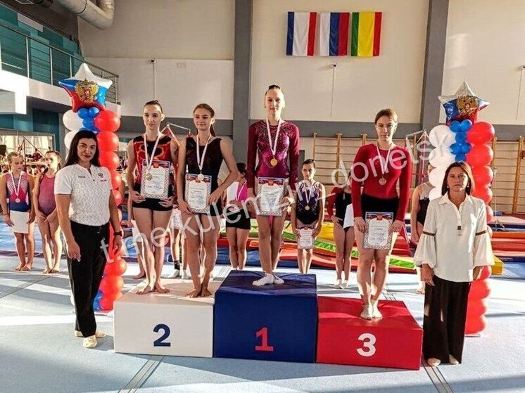 Шестнадцать медалей завоевали гимнасты из ДНР на Республиканских соревнованиях в Евпатории