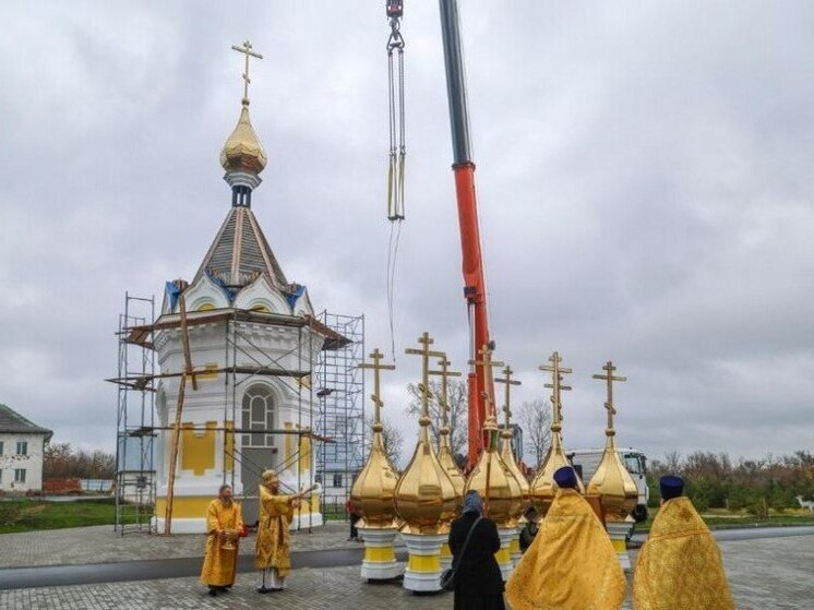 На купола Сухотинской обители вознеслись освящённые кресты
