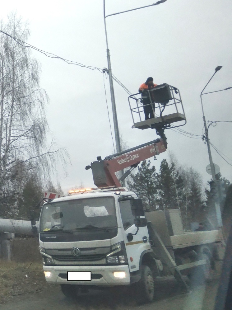 В Ревде начал работать светофор, против которого выступают местные жители