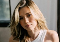 Известная российская фигуристка Камила Валиева поделилась фотографиями, сделанными во время поездки в Китай для участия в ледовом шоу. Спортсменка вышла к фанатам в очень милом наряде