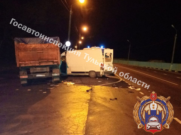 Под Тулой микроавтобус Fiat влетел в КАМАЗ