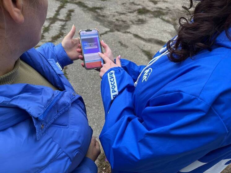 «Единая Россия» помогает запорожским пенсионерам освоить смартфоны