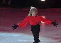 В подмосковном Наро-Фоминске завершился турнир по фигурному катанию под эгидой Федерации фигурного катания Московской области. Победителем в категории юношей по первому спортивному разряду стал 12-летний Александр Плющенко — сын двукратного олимпийского чемпиона Евгения Плющенко. Примечательно, что в его возрастной группе он оказался единственным участником, и подобное происходит не впервые.
