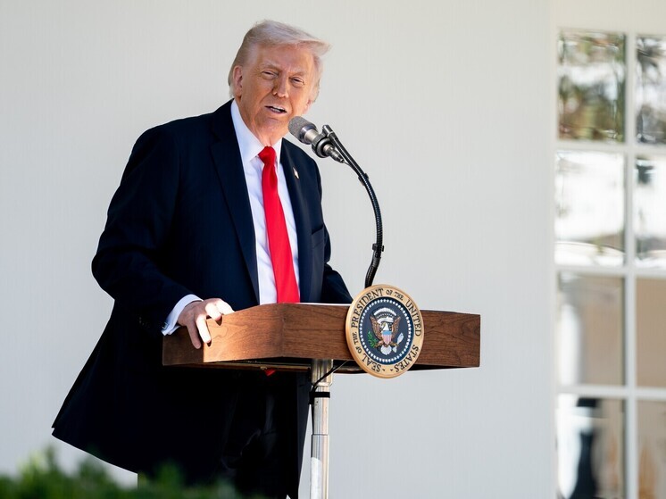 Дональд Трамп, находясь на борту №1 на пути в Малайзию, довольно сдержанно отреагировал на сообщение о завершении в России ключевых испытаний крылатой ракеты «Буревестник»