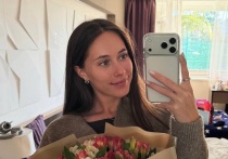 Многократная чемпионка России по прыжкам с шестом Полина Кнороз поделилась горячими фото из отпуска. Отдыхая в Таиланде, 26-летняя спортсменка, сфотографировалась в купальниках, подчеркнувших ее умопомрачительные округлости.