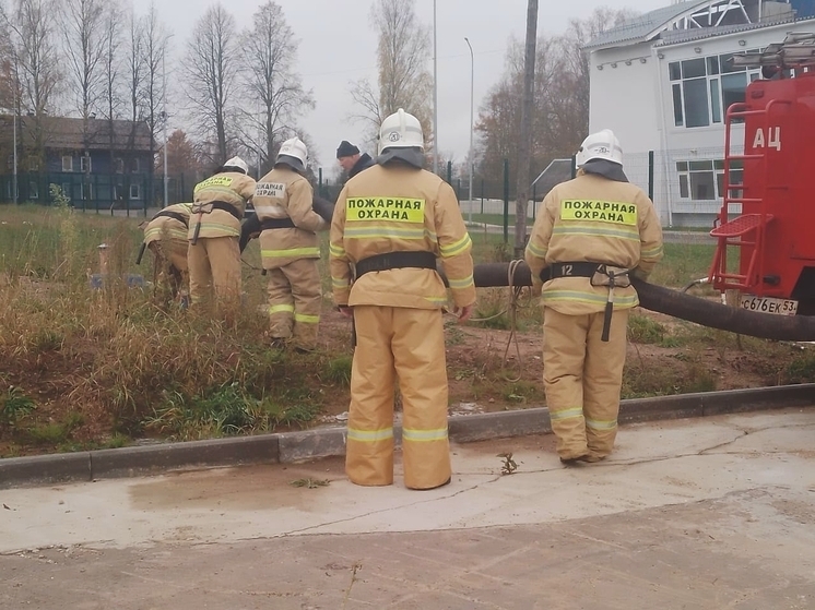 В Любытино успешно ликвидировали «пожар» в физкультурно-оздоровительном центре