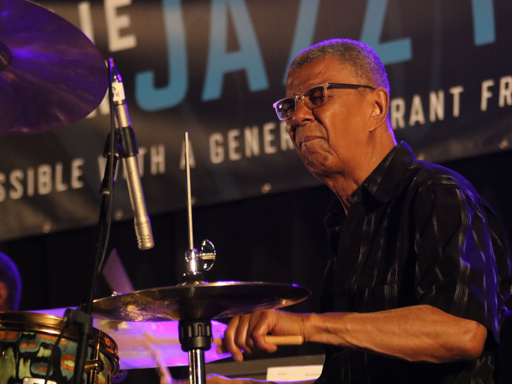 Умер известный музыкант, неоднократный лауреат и номинант премии "Грэмми" Джек ДеДжонетт