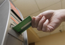 ФНС запустит новую систему: теперь, если на «Госуслугах» появится уведомление о долге и человек не подаст возражение, деньги спишут прямо со счёта без суда и приставов