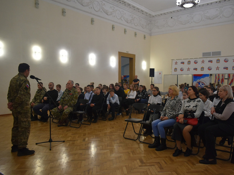 В Орле ветераны СВО провели встречу со школьниками