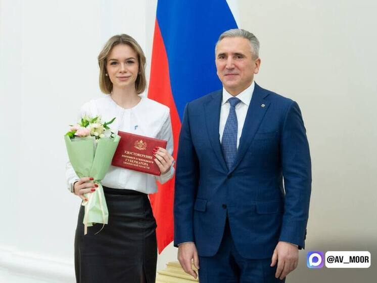 В Тюменской области студентам вручили удостоверения именных стипендиатов губернатора