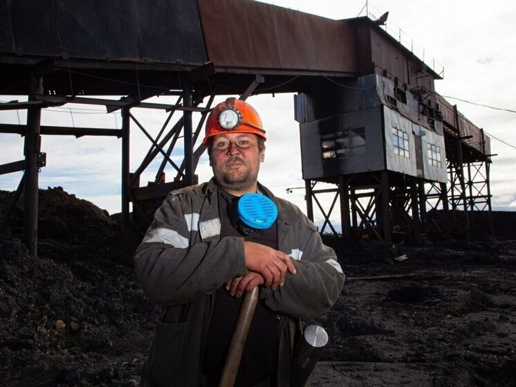 В октябре Социальный фонд выплатил дополнительную надбавку к пенсии бывшим шахтерам и летчикам