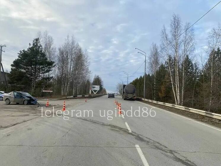 В Урае грузовик стал причиной аварии с пострадавшими