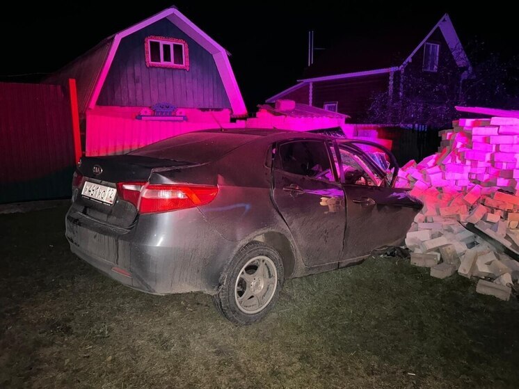 В Марий Эл автомашина врезалась в груду кирпичей, водитель погиб