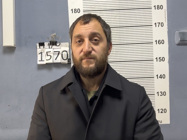 В Екатеринбурге мужчина забирал у прохожих десятки тысяч рублей