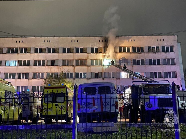 В Уфе потушили пожар в здании пансионата РДКБ