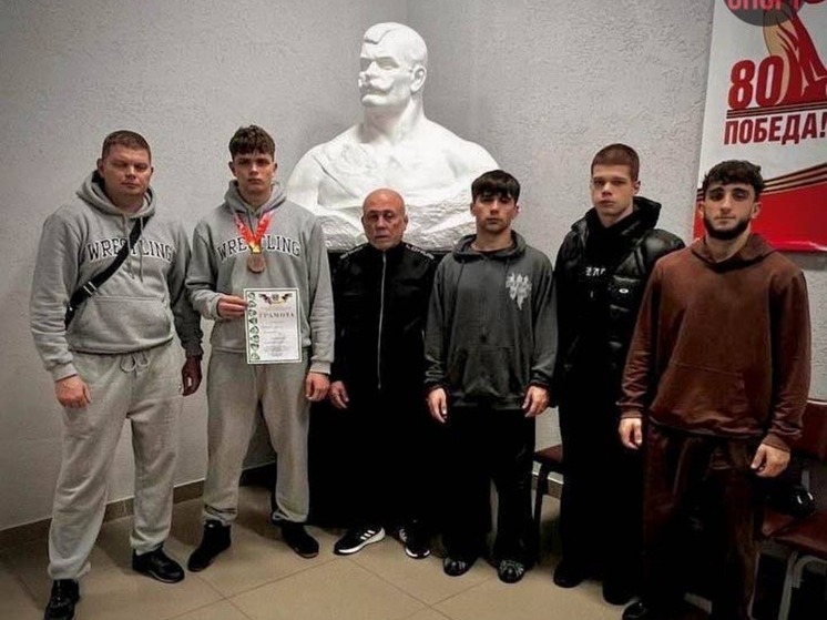 Запорожские борцы блеснули на Всероссийском мастерском турнире