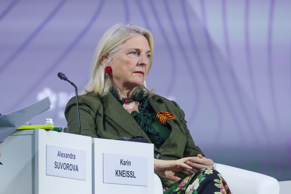 Экс-министр Кнайсль заявила о фактическом отказе Австрии от нейтралитета