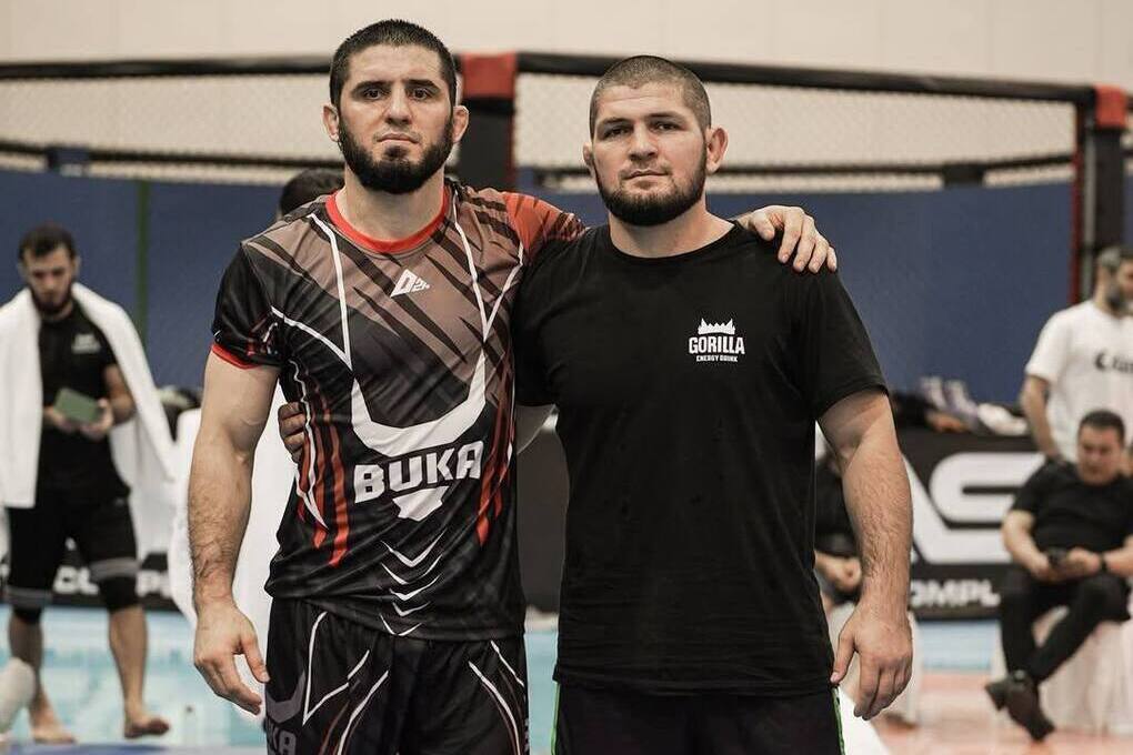 Ислам Махачев дебютирует в полусреднем дивизионе в ноябре