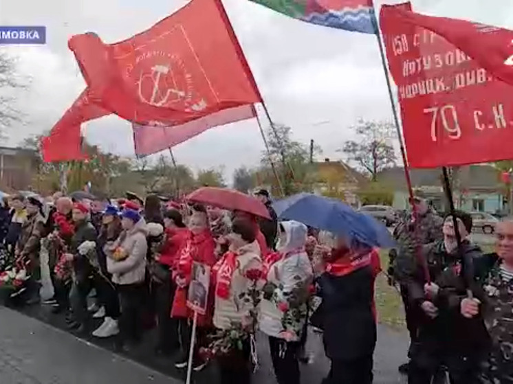 В посёлке Акимовка в день празднования годовщины освобождения от нацистских захватчиков состоялось торжественное открытие мемориальной Аллеи славы, посвящённой землякам, погибшим в ходе специальной военной операции