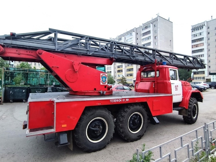 В Екатеринбурге ночью горел грузовик Terex