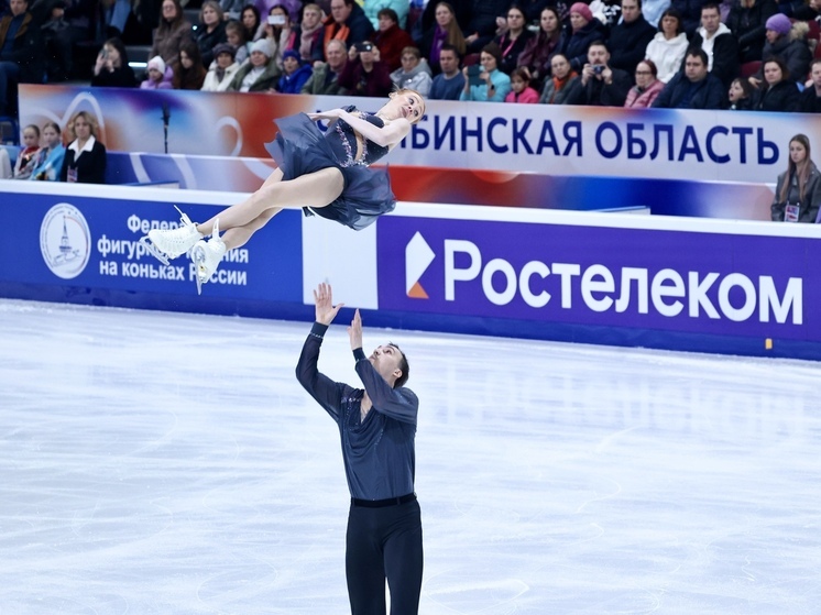 Пока хоккейная команда «Металлург» играла выездную серию матчей, лед под сводами одноименной арены плавили фигуристы — с 22 по 26 октября здесь проходили сразу два крупных турнира: Всероссийские соревнования среди юниоров «Звезды Магнитки» и первый этап Гран-при России с участием сильнейших спортсменов