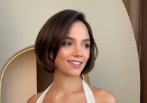 Серебряный призер Олимпиады по фигурному катанию Евгения Медведева показала свой яркий образ для нового проекта. Популярная спортсменка примерила наряд сказочной принцессы.