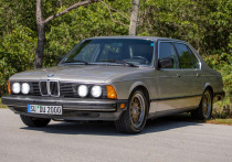Появились исторический обзор и видеоматериалы, посвященные автомобилю BMW 735i 1986 года выпуска