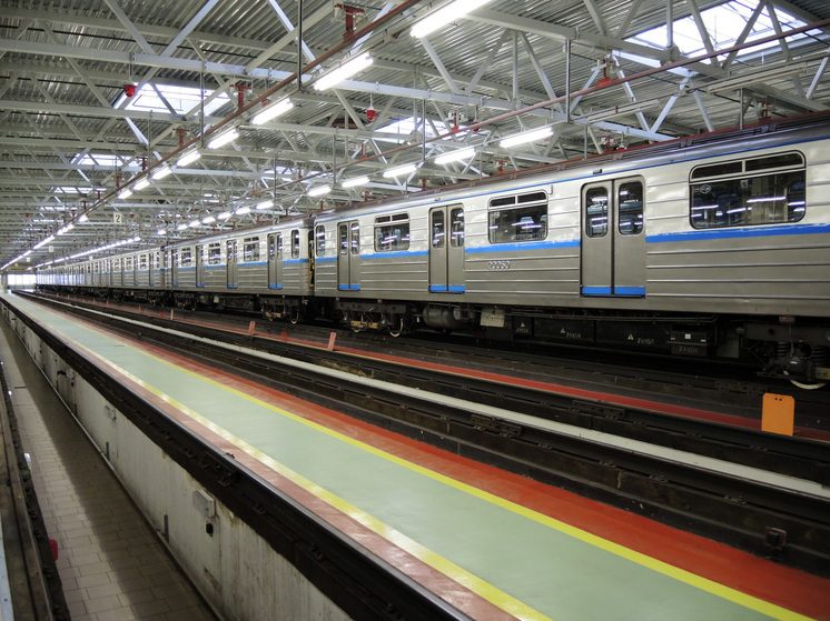 Монтажник получил травму попавшей в голову батареей в железнодорожном депо