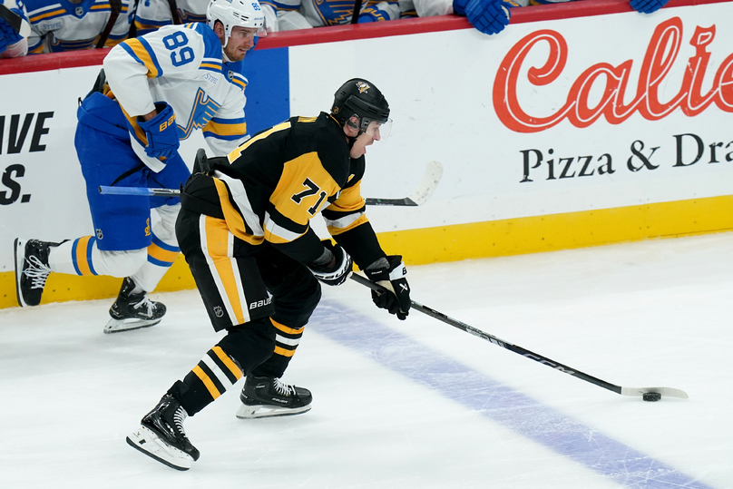 Ветеран НХЛ Евгений Малкин дает «прикурить» молодым на старте нового сезона