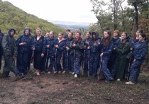 Группа двинулась в путь под моросящим октябрьским дождем. Уже с первых шагов все участники похода поняли, что дорога будет нелегкой.