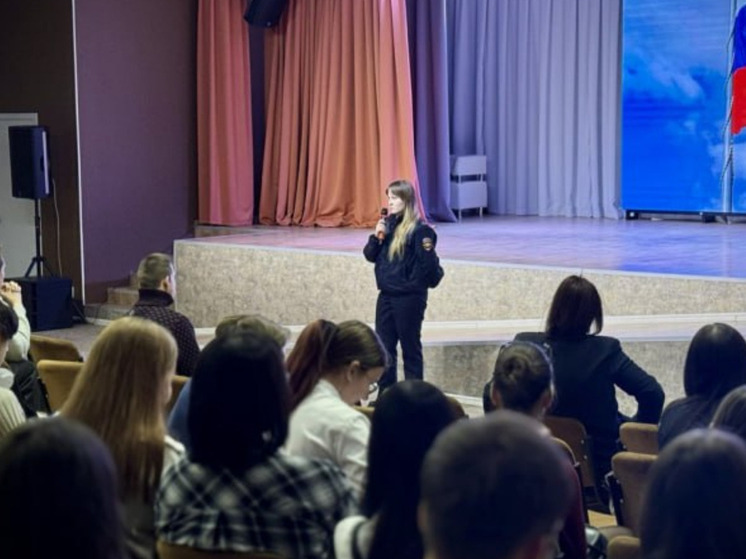Полицейские Нягани провели просветительскую встречу со студентами